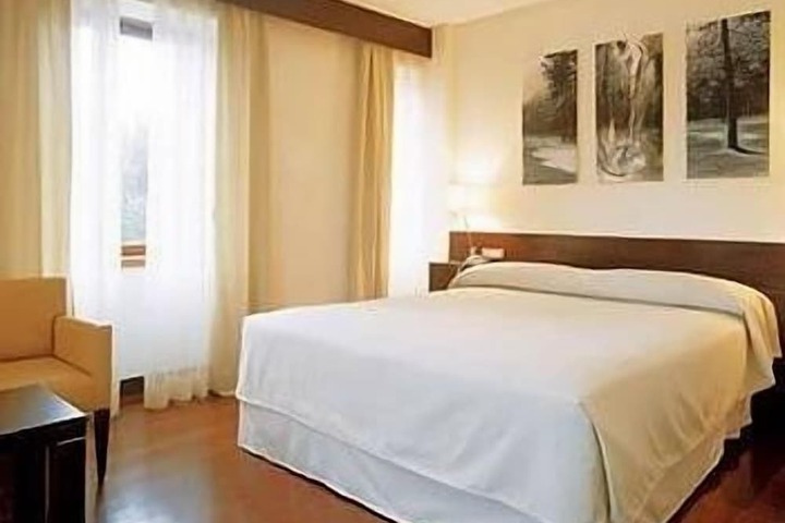 Room 2 of 30