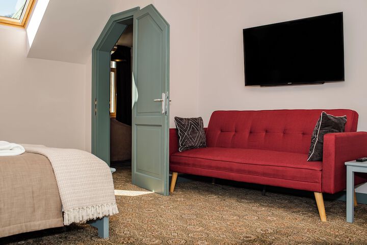 Room 18 of 36