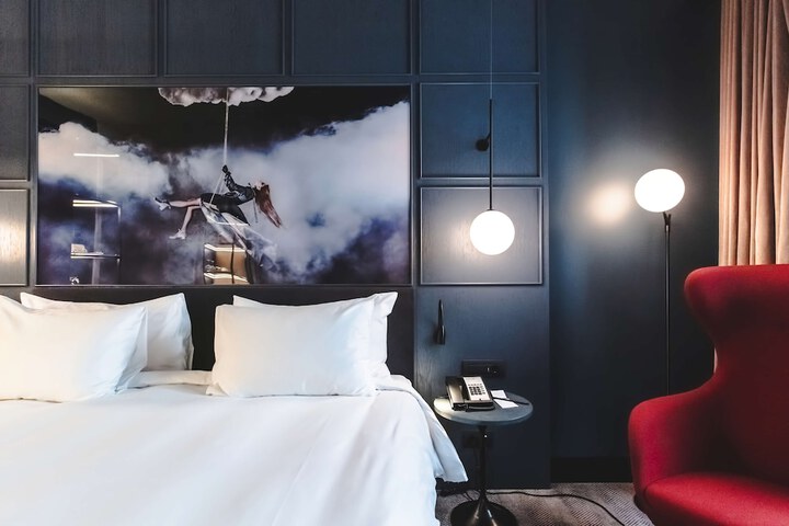 Room 28 of 81