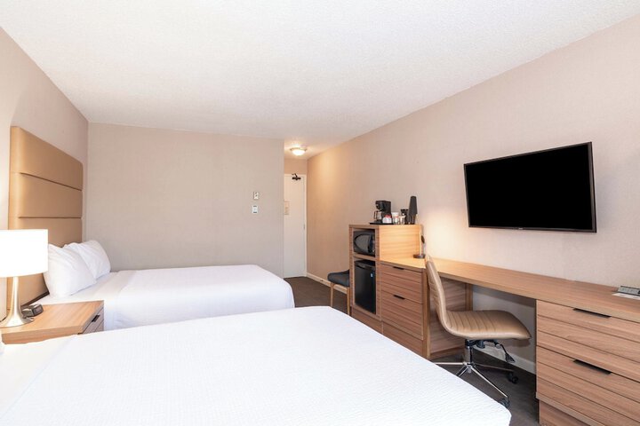 Room 4 of 36
