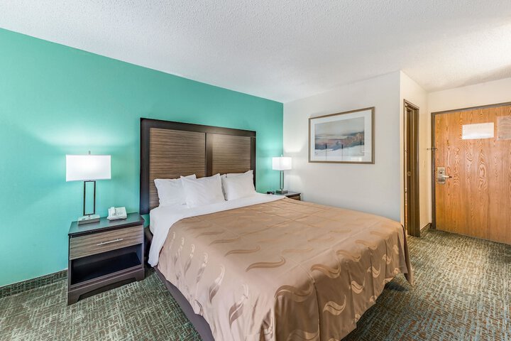 1 King Bed (7 of 7)