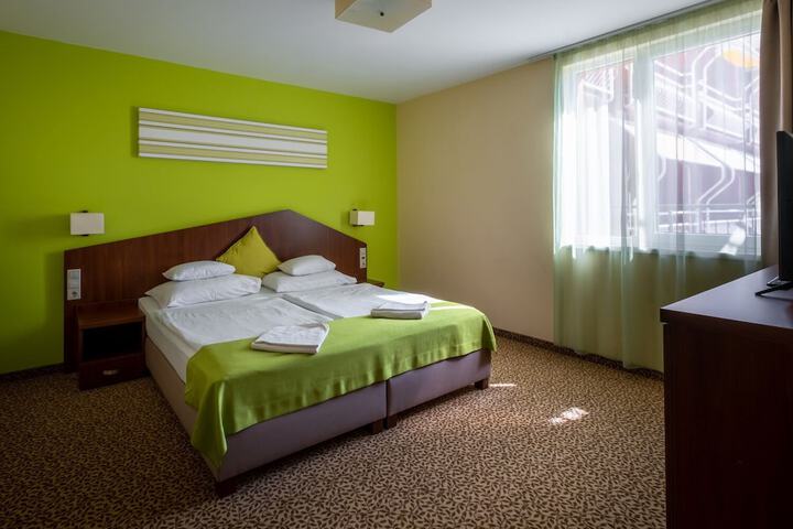 Room 6 of 81
