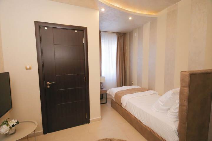 Room 4 of 30