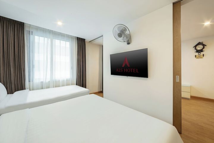 Room 13 of 28