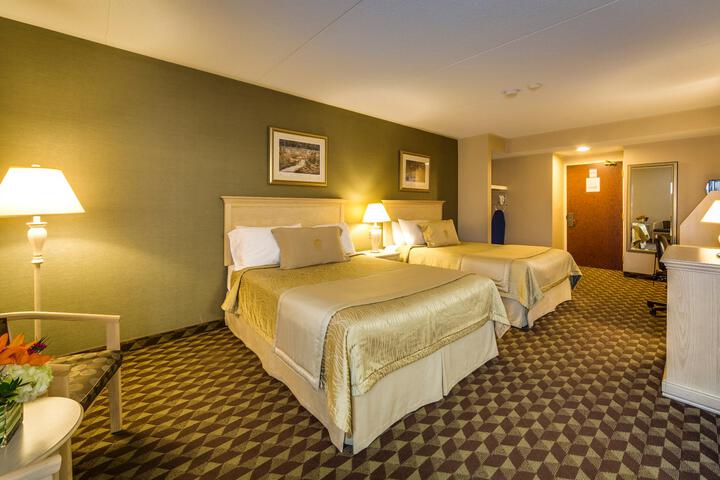 2 Queen Beds (11 of 21)