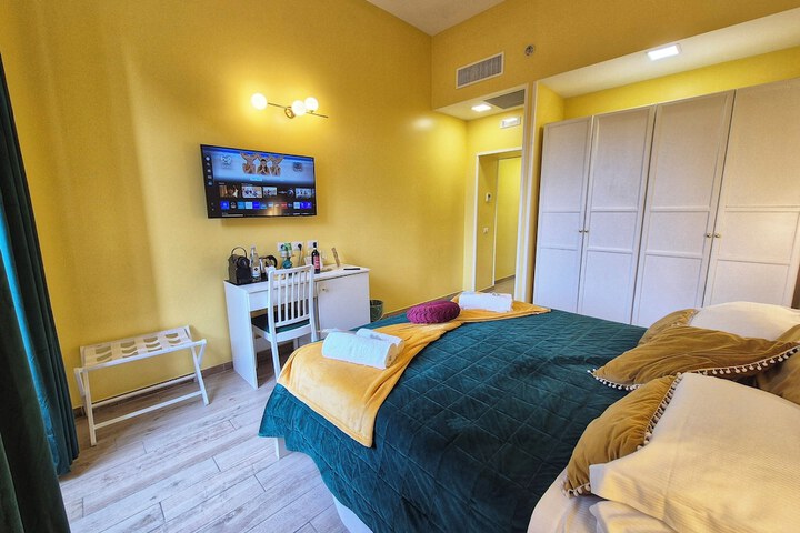 Room 6 of 36