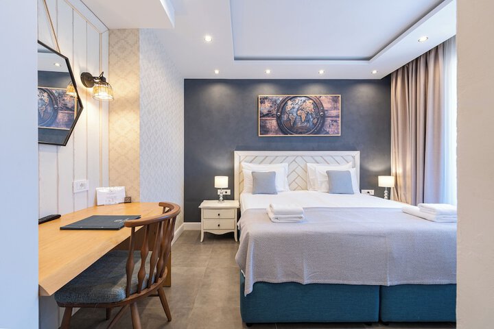 Room 5 of 76