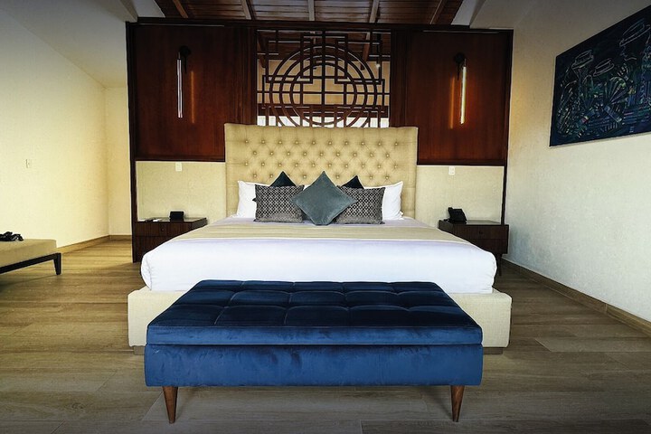 Room 2 of 34