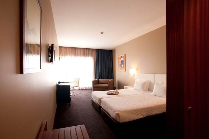 Room 6 of 40