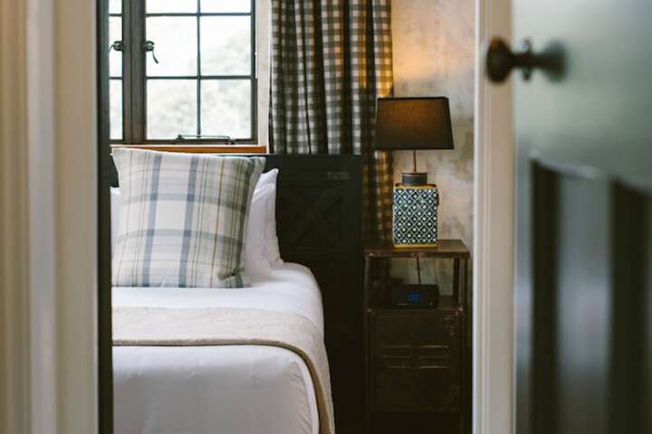 Room 33 of 61