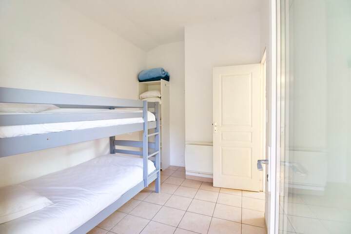 Room 5 of 60