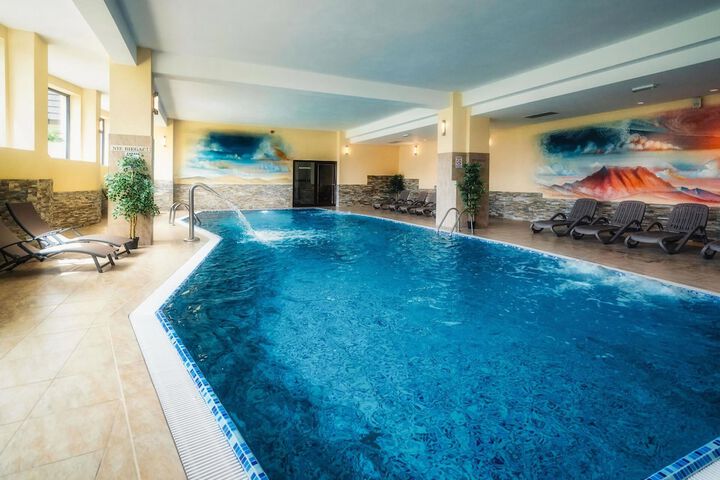 Pool 17 of 30