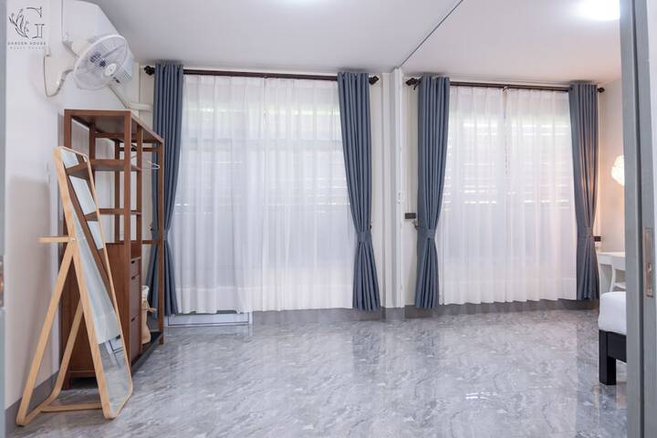Room 9 of 272