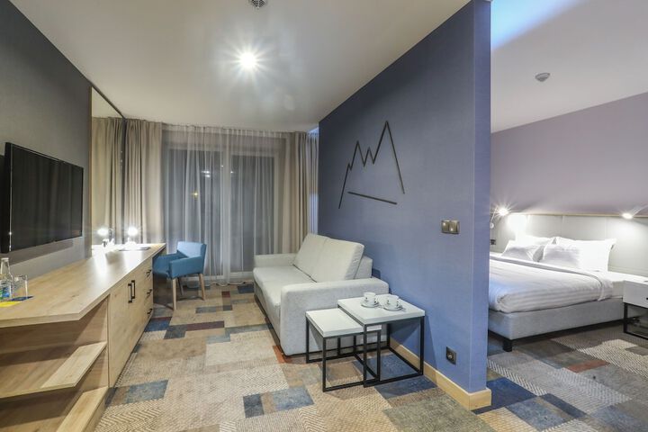Room 33 of 108