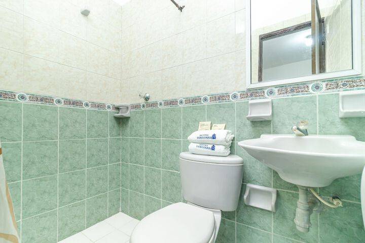 Room 6 of 22