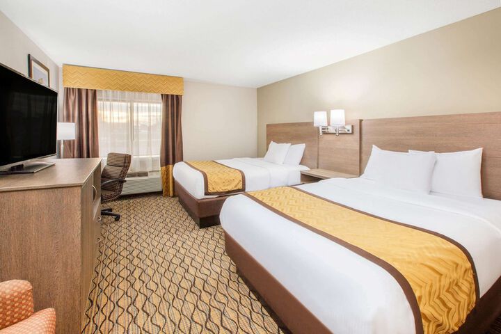 1 Queen Bed Accessible Room (4 of 18)