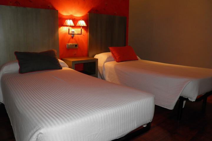 Room 9 of 40