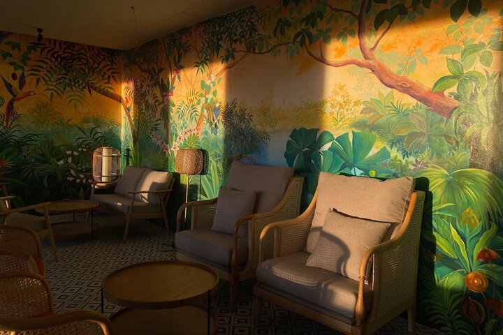Lounge 69 of 93