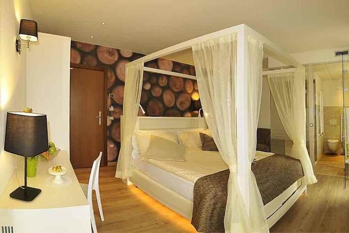 Room 21 of 65