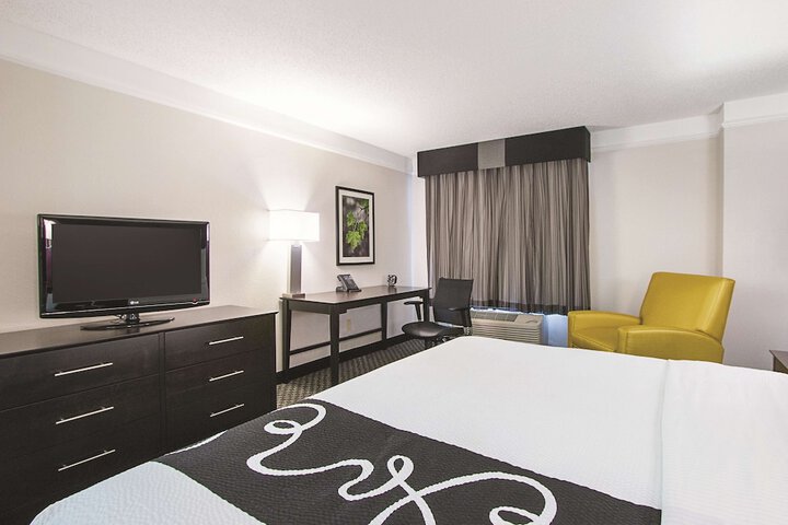 1 King Bed Accessible Mobility Roll in Shower Refrigerator (7 of 16)