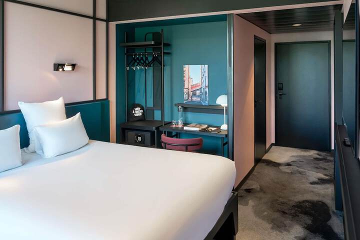 Room 26 of 108
