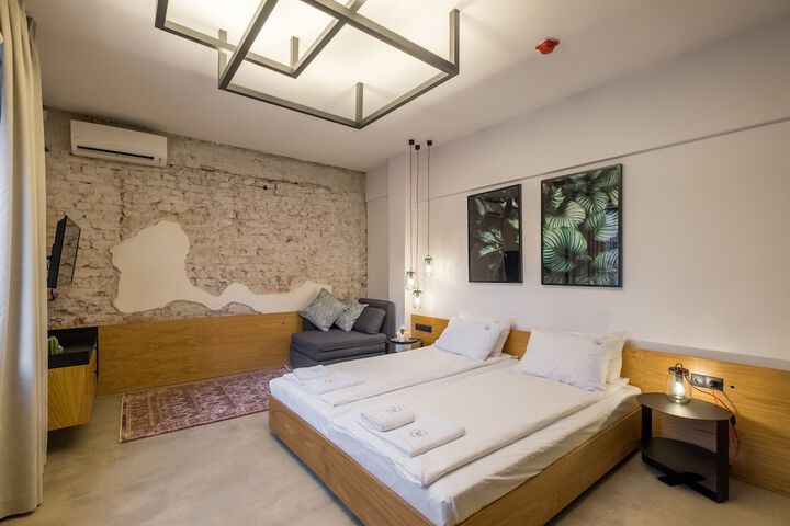 Room 45 of 76