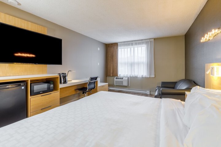 Room 18 of 28