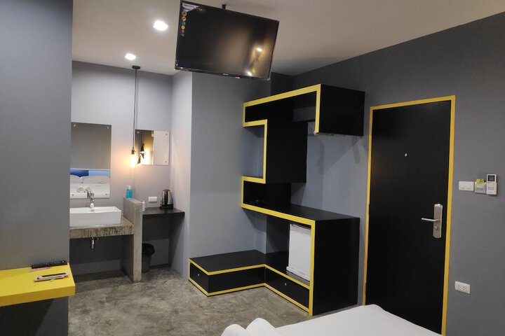 Room 13 of 36