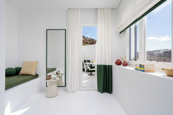 Room 34 of 142
