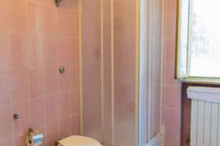 Room 2 of 9