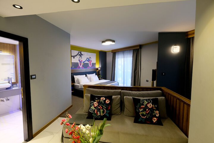 Room 42 of 86