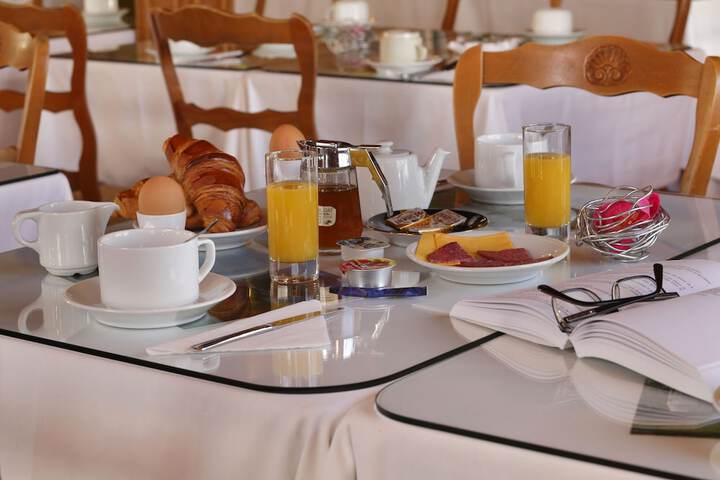 Breakfast/Coffee Service 13 of 34