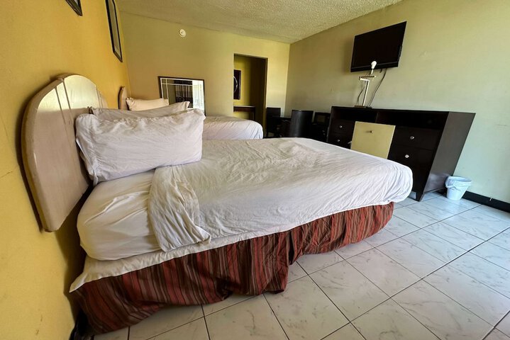2 Double Beds (4 of 4)