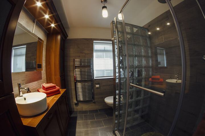 Room 12 of 12
