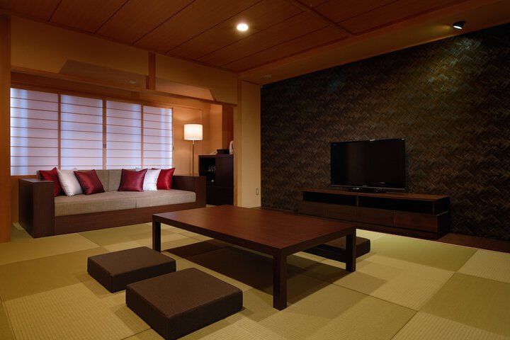 Room 4 of 33