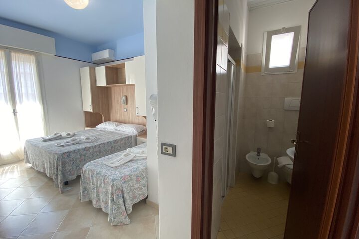 Room 14 of 108