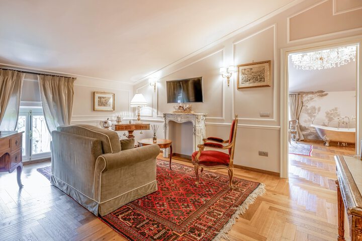 Room 43 of 95