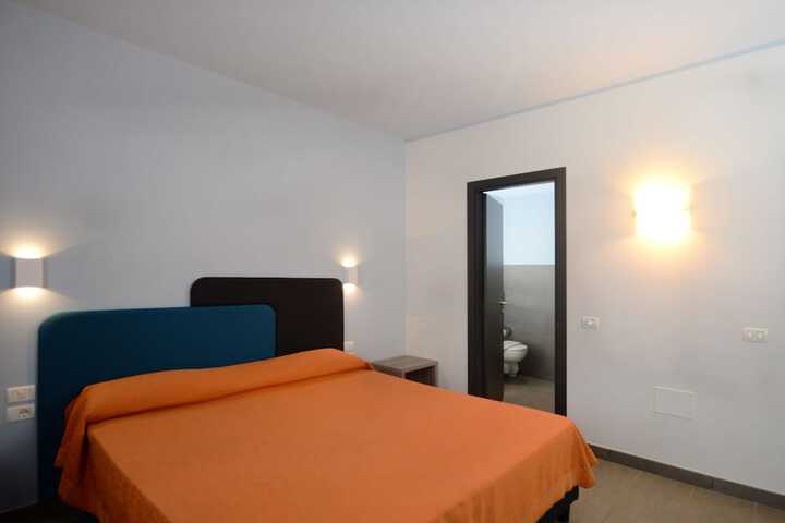 Room 8 of 136