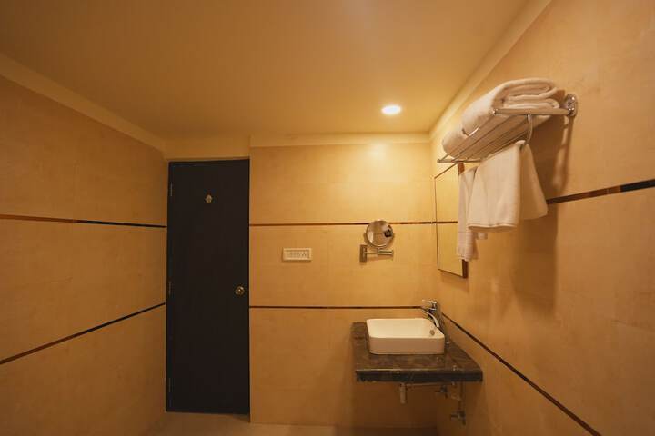 Room 34 of 47