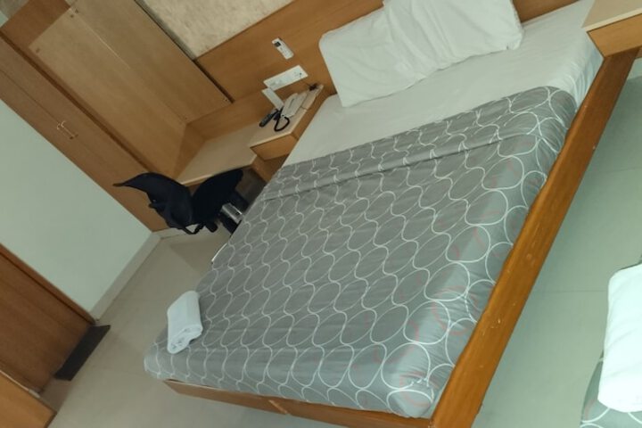 Room 16 of 48