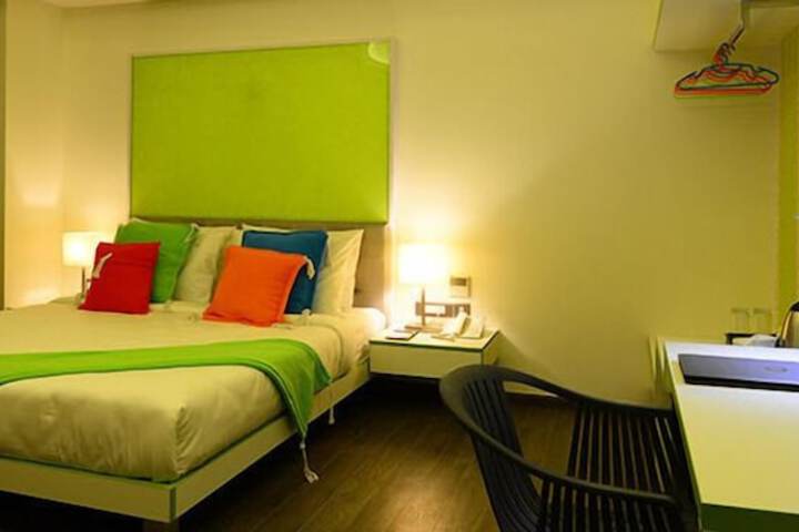 Room 16 of 33