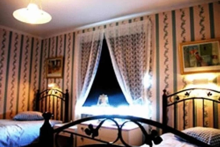 Room 7 of 63