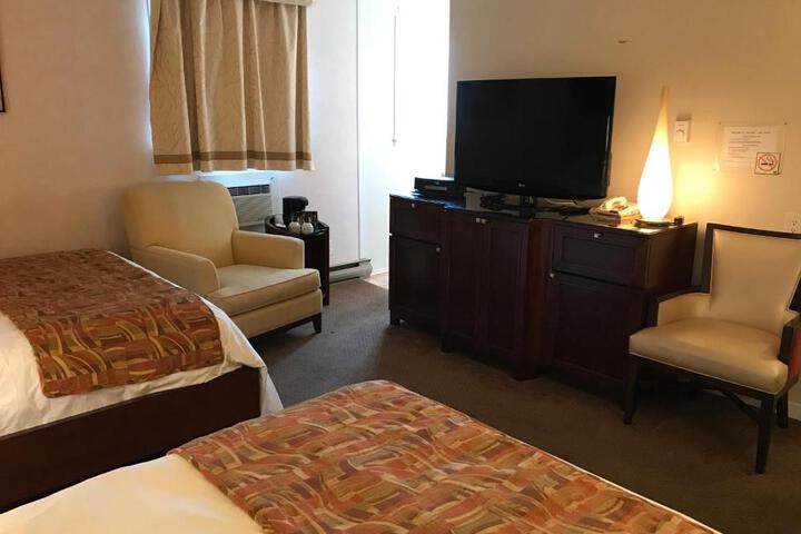 2 Queen Beds (4 of 10)