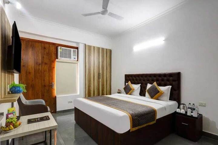 Room 8 of 14