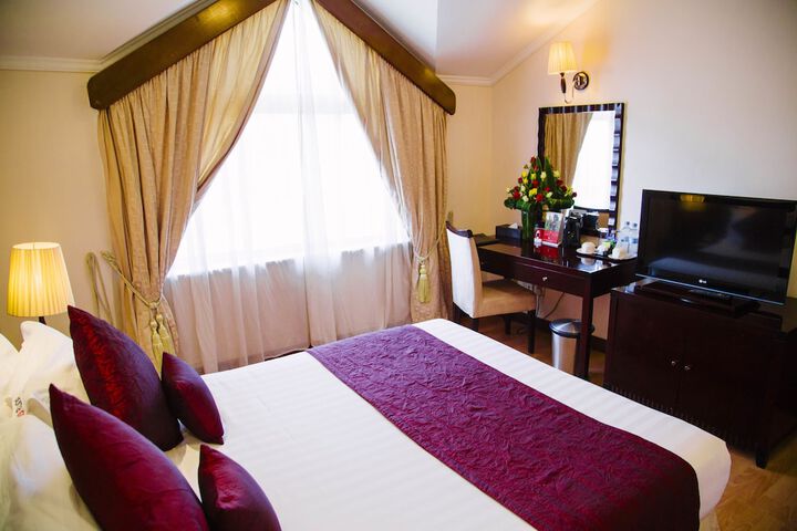 Room 4 of 96