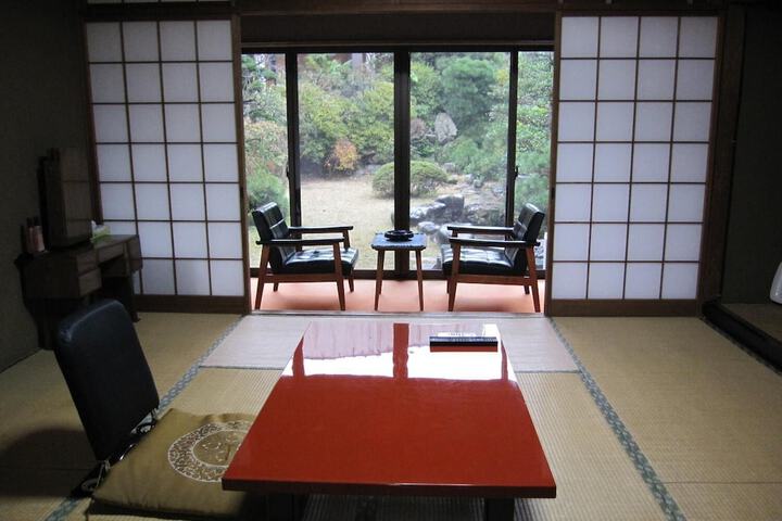 Room 13 of 155