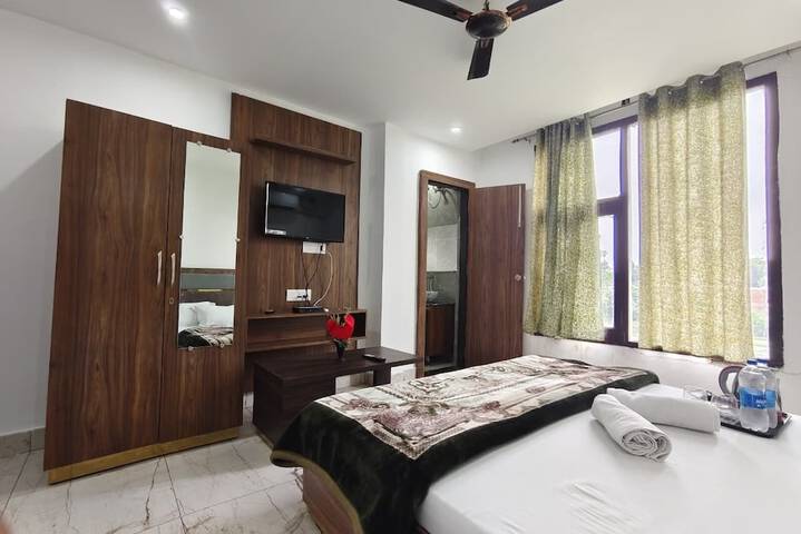 Room 5 of 23