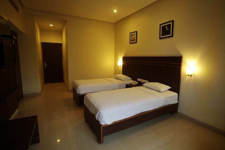 Room 12 of 33