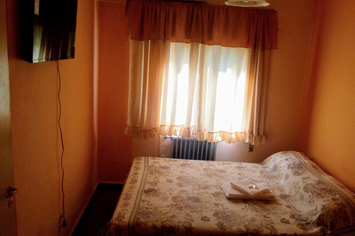 Room 9 of 18