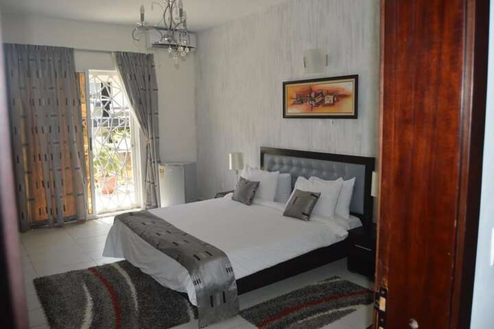 Room 2 of 37